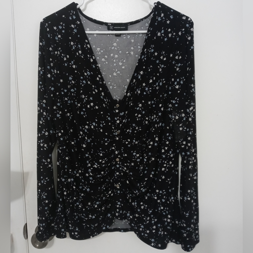 I.N.C.LONG SLEEVE FLORAL LOW V NECK RUCHED FRONT BLOUSE LARGE